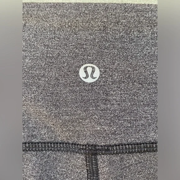 Lululemon Squad Goals Crop (17") ~Heathered Gray & Black, Size 6 - Picture 7 of 9